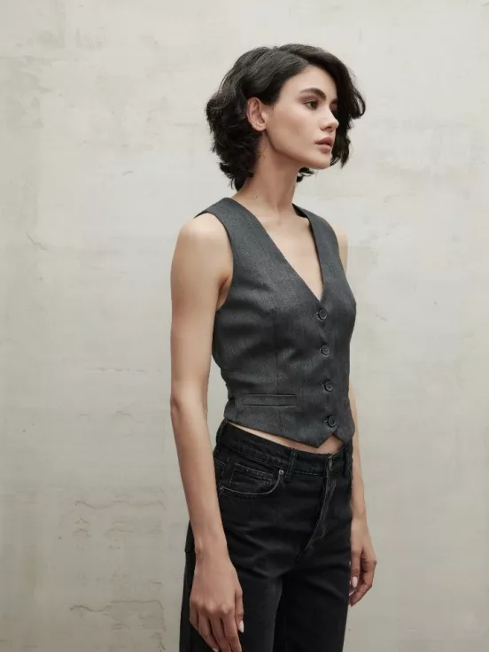 Купить Жилет DADDY цвет серый за 15 900 рублей