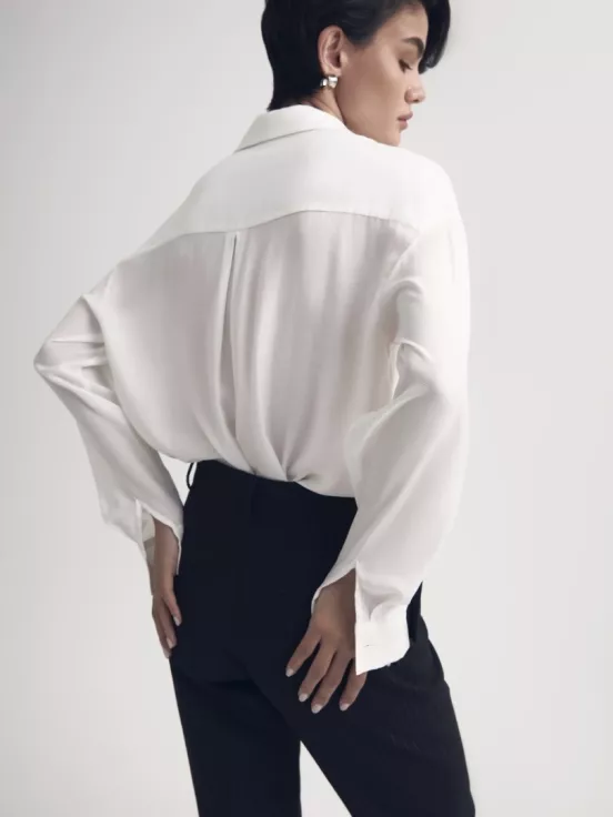 Купить Блуза CLASSIC цвет молочный за 10 500 рублей