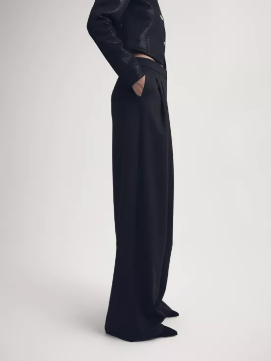 Брюки со складками WALL STREET цвет черный за 21 900 рублей