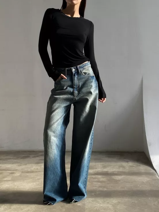 Лонгслив BASIC за 9 900 рублей