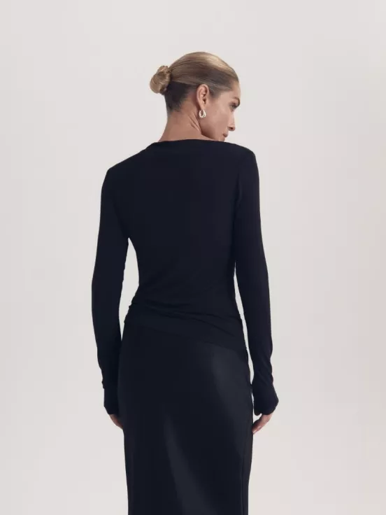 Лонгслив NAKED за 11 900 рублей