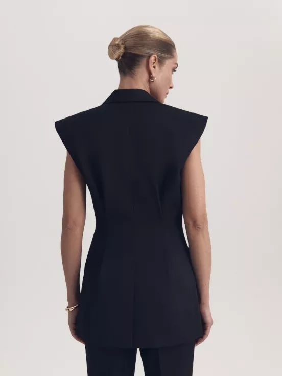 Купить Жилет удлиненный SUMMER SUIT цвет черный за 28 900 рублей