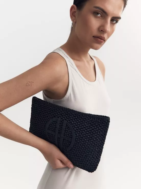 Клатч плетеный