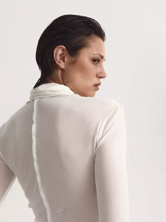 Купить Лонгслив INSIDE OUT цвет белый за 17 900 рублей