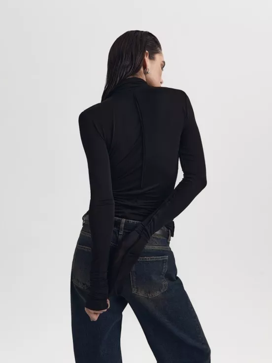 Лонгслив INSIDE за 15 900 рублей