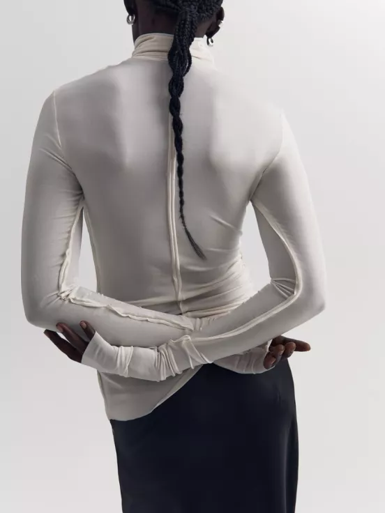 Купить Лонгслив INSIDE цвет экрю за 15 900 рублей