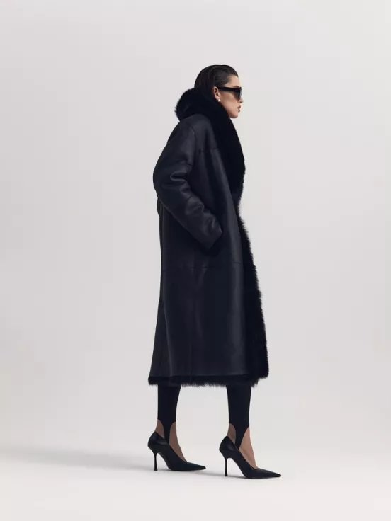 Шуба MOB WIFE цвет черный за 320 000 рублей