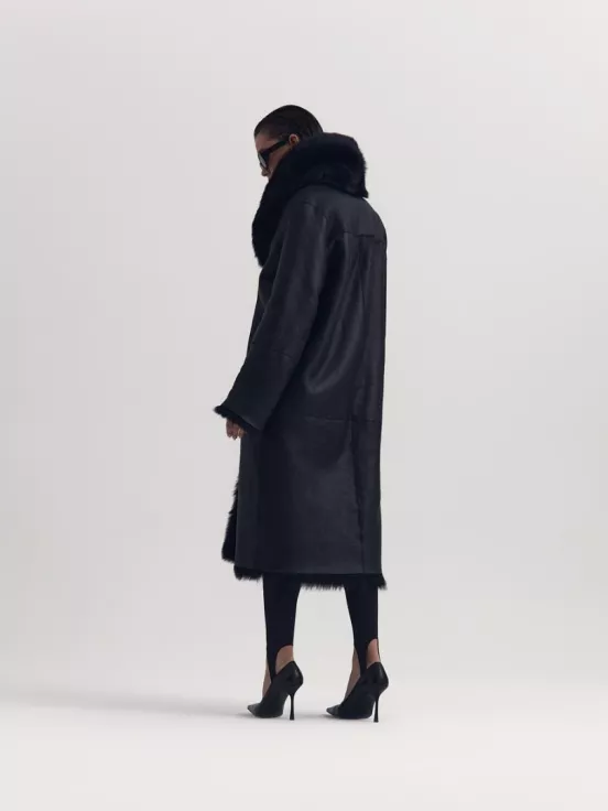 Шуба MOB WIFE за 320 000 рублей