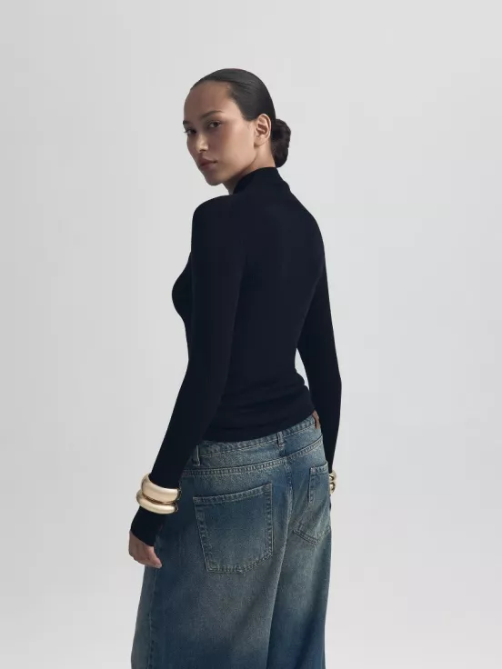 Лонгслив FLUFFY BLACK за 22 900 рублей