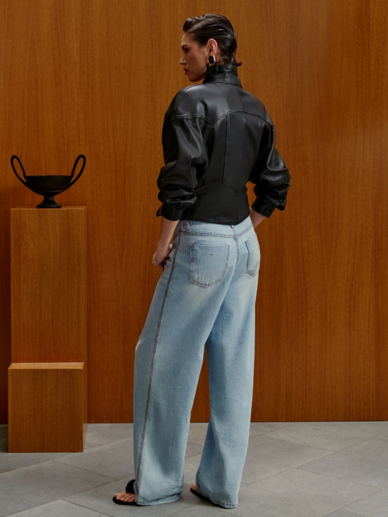 Куртка BOWIE за 220 000 рублей